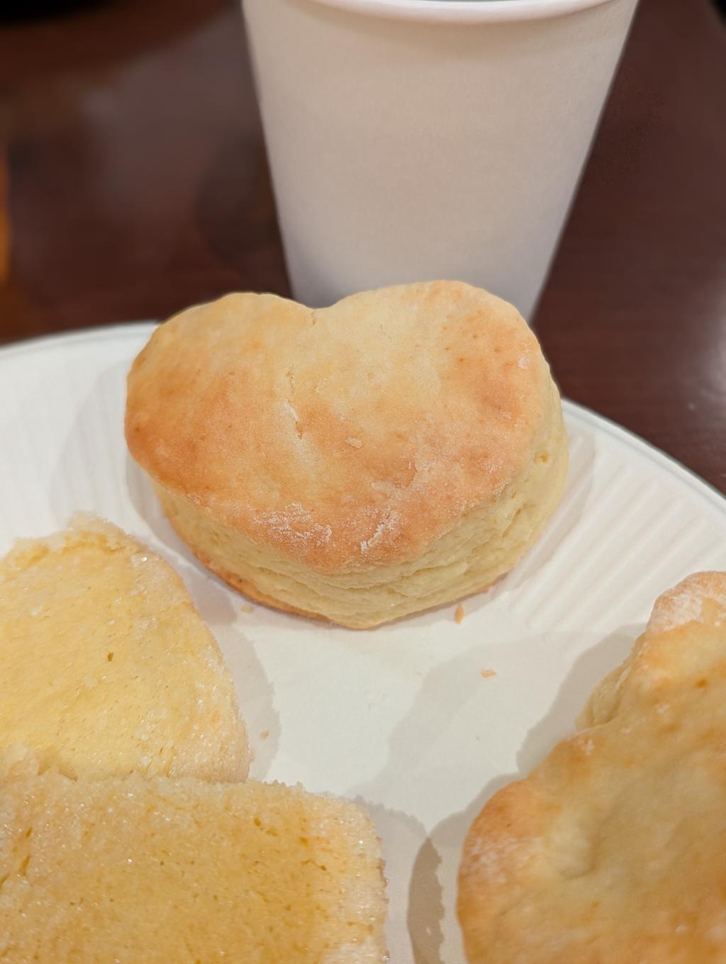 Fig. 3: ハート型のスコーンかわいい❤️