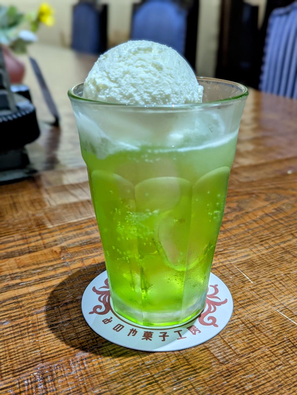 メロンソーダフロート載せ🍈🍨