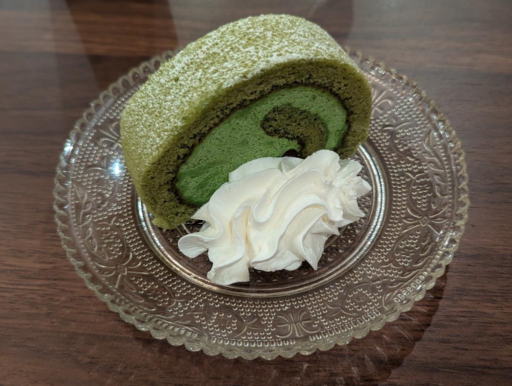 抹茶ロールケーキ