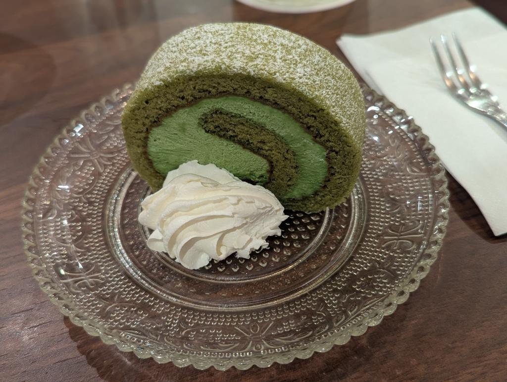 抹茶のロールケーキ