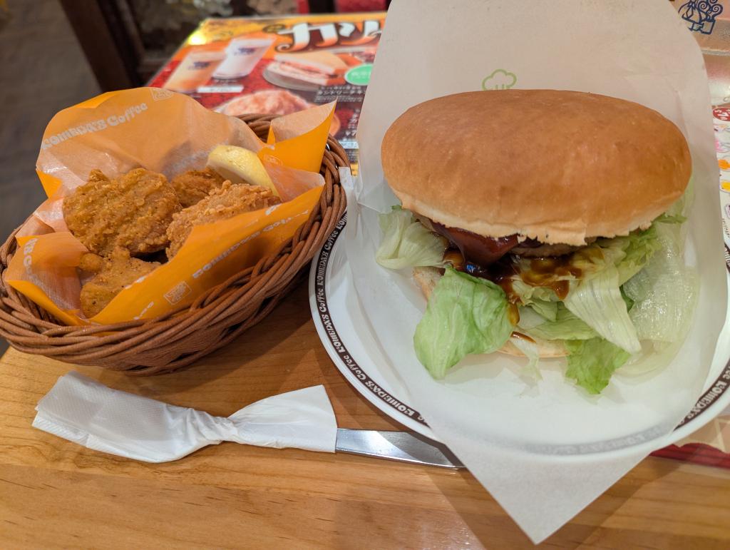 ドミグラスバーガーとコメチキ