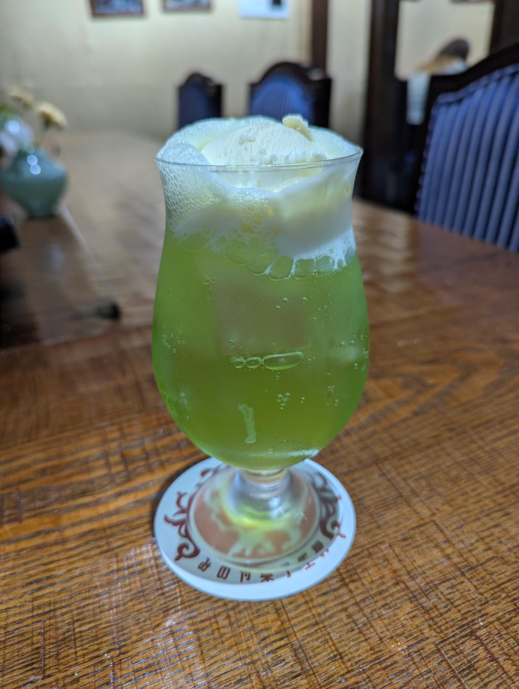 メロンソーダフロート載せ🍈🍨