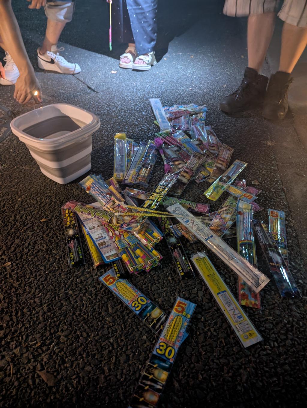 大量の手持ち花火🎆