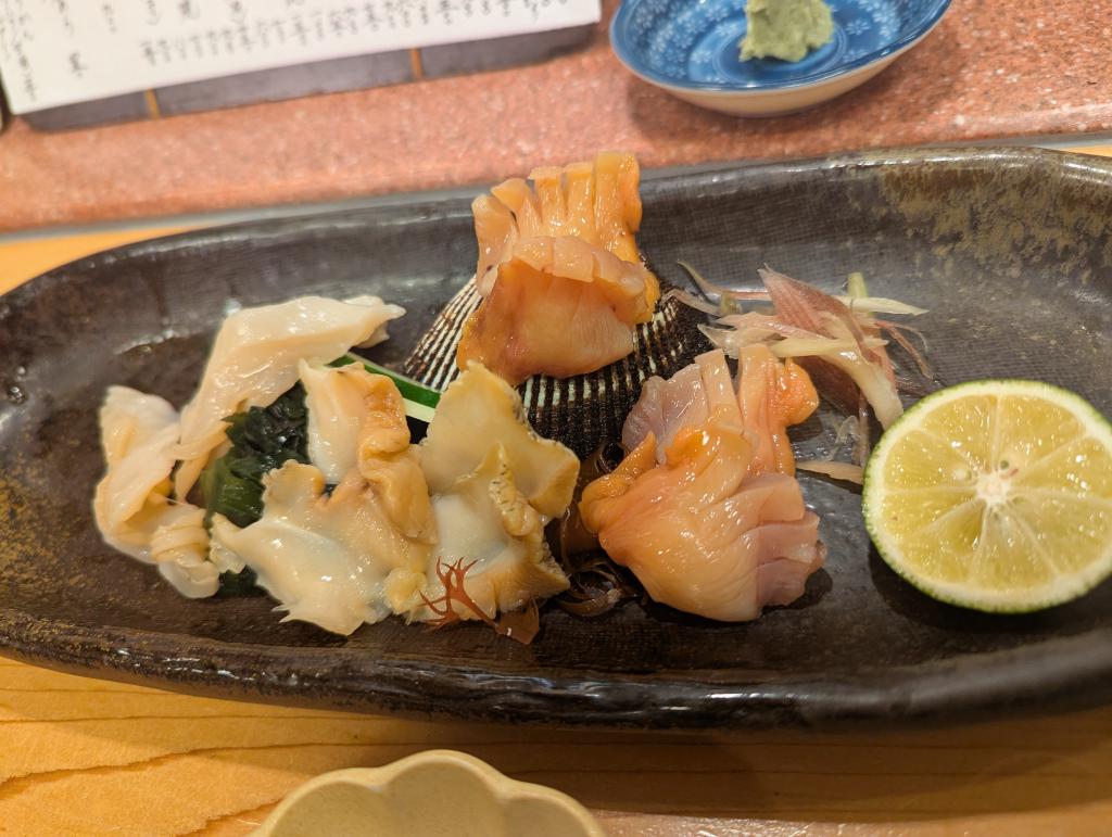 貝(左からミル貝、つぶ貝、赤貝)の盛り合わせ🐚