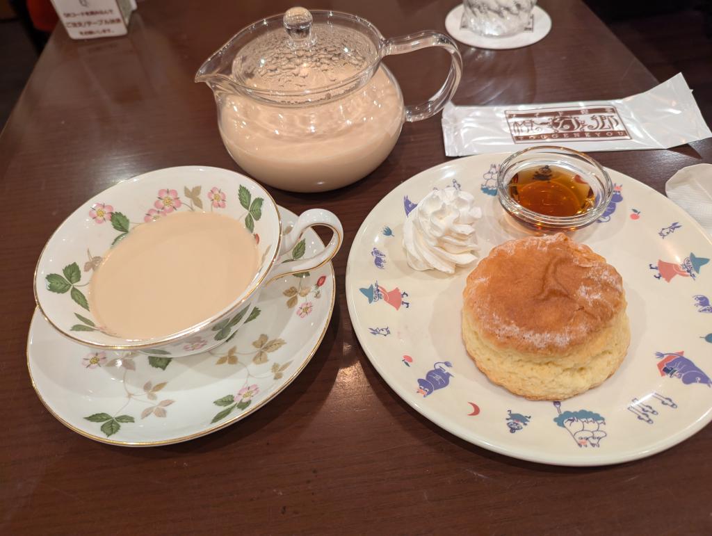 めいさんのオリジナルカクテルとスコーン🥮