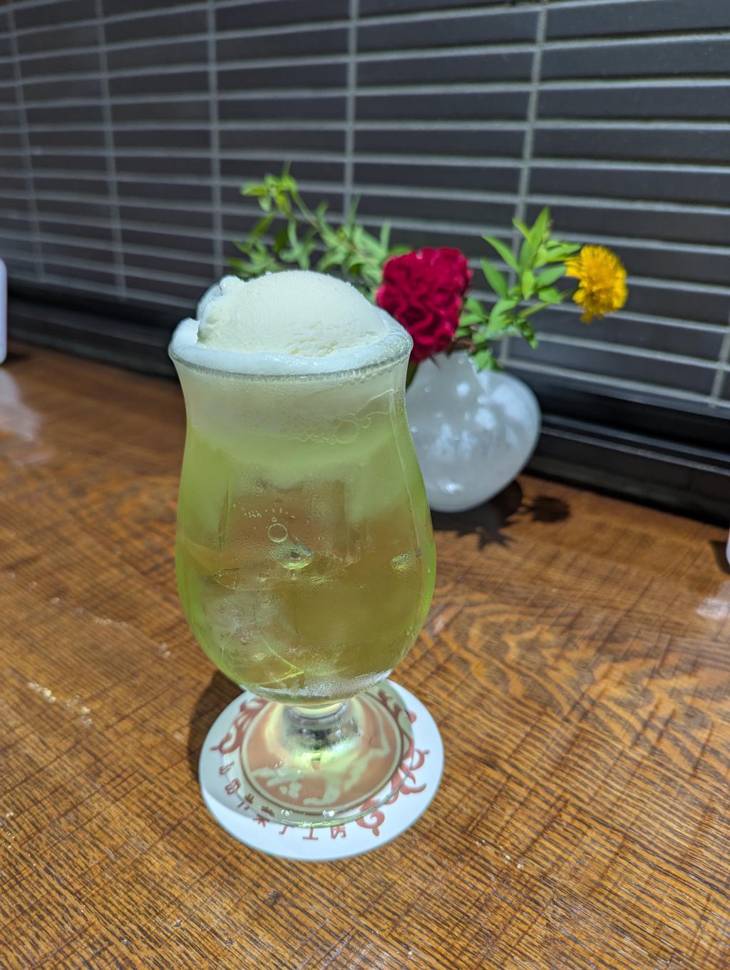 メロンソーダフロート載せ🍈🍨