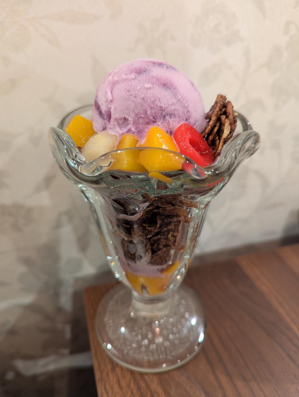 おばけの紫パフェ
