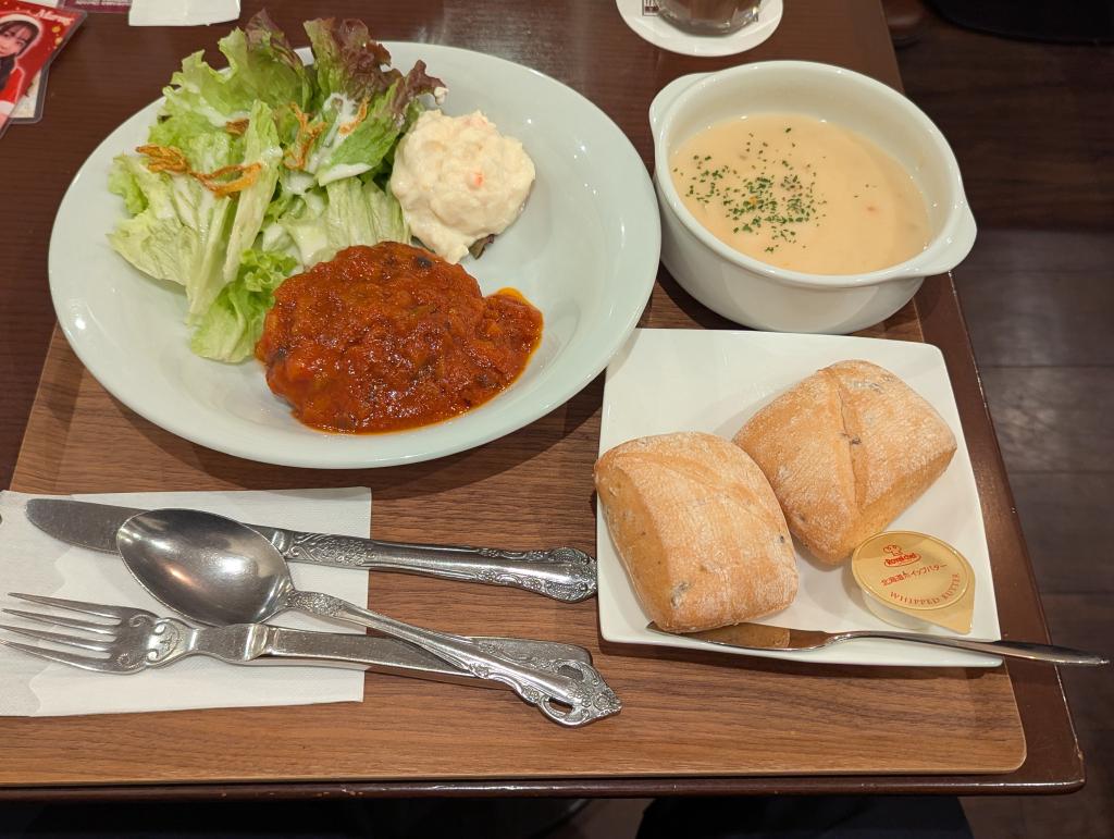 サンタのごちそうハンバーグプレート
