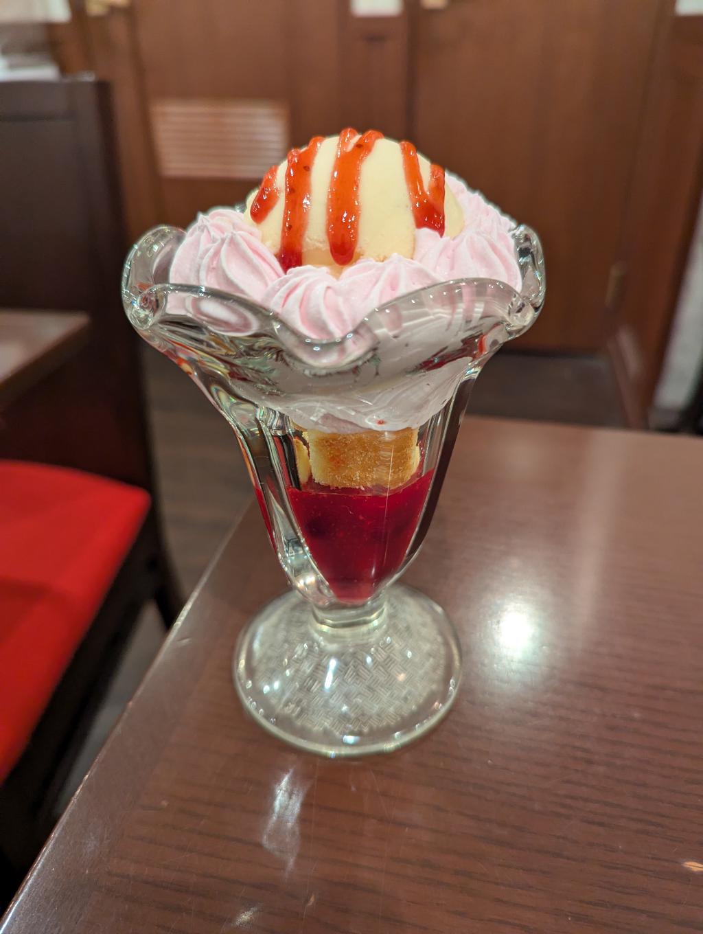 いちごのホリデーパフェ