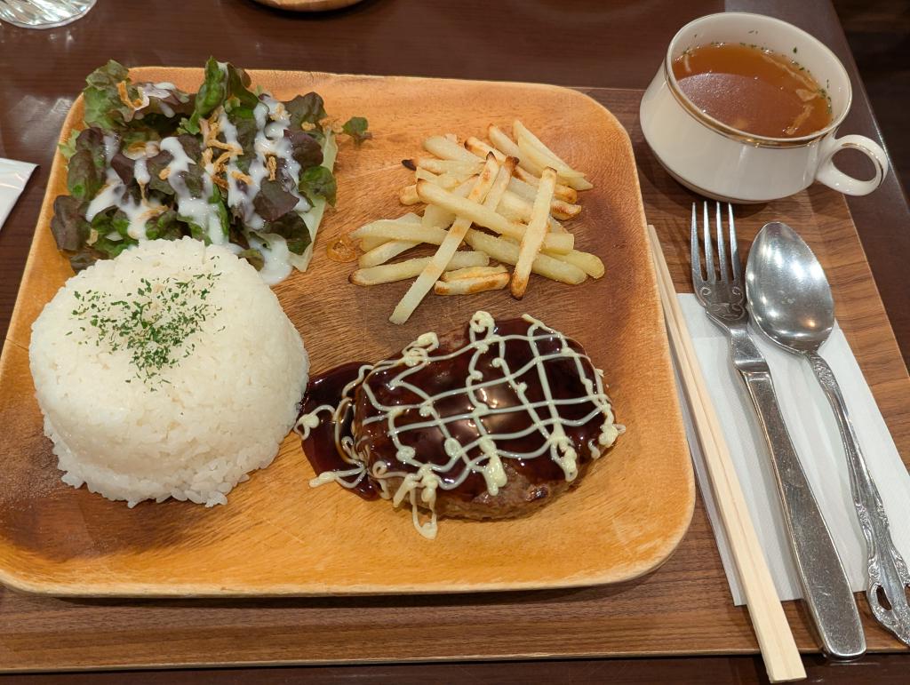 ハンバーグプレート目玉焼きトッピング