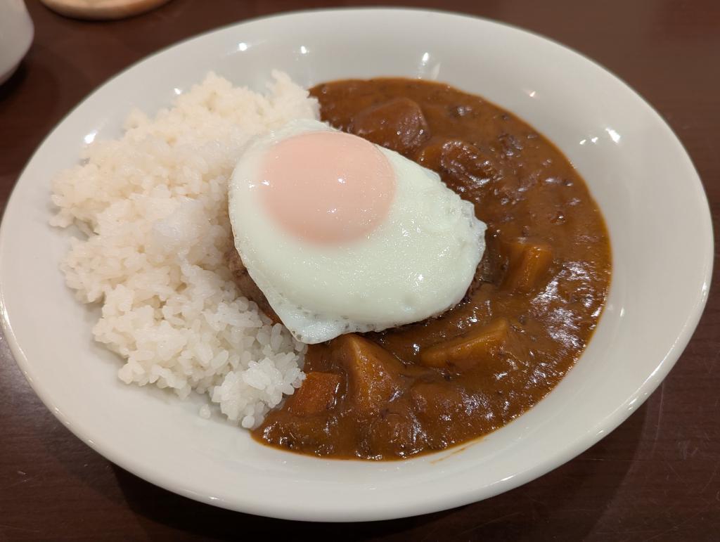 ハンバーグカレー目玉焼きトッピング