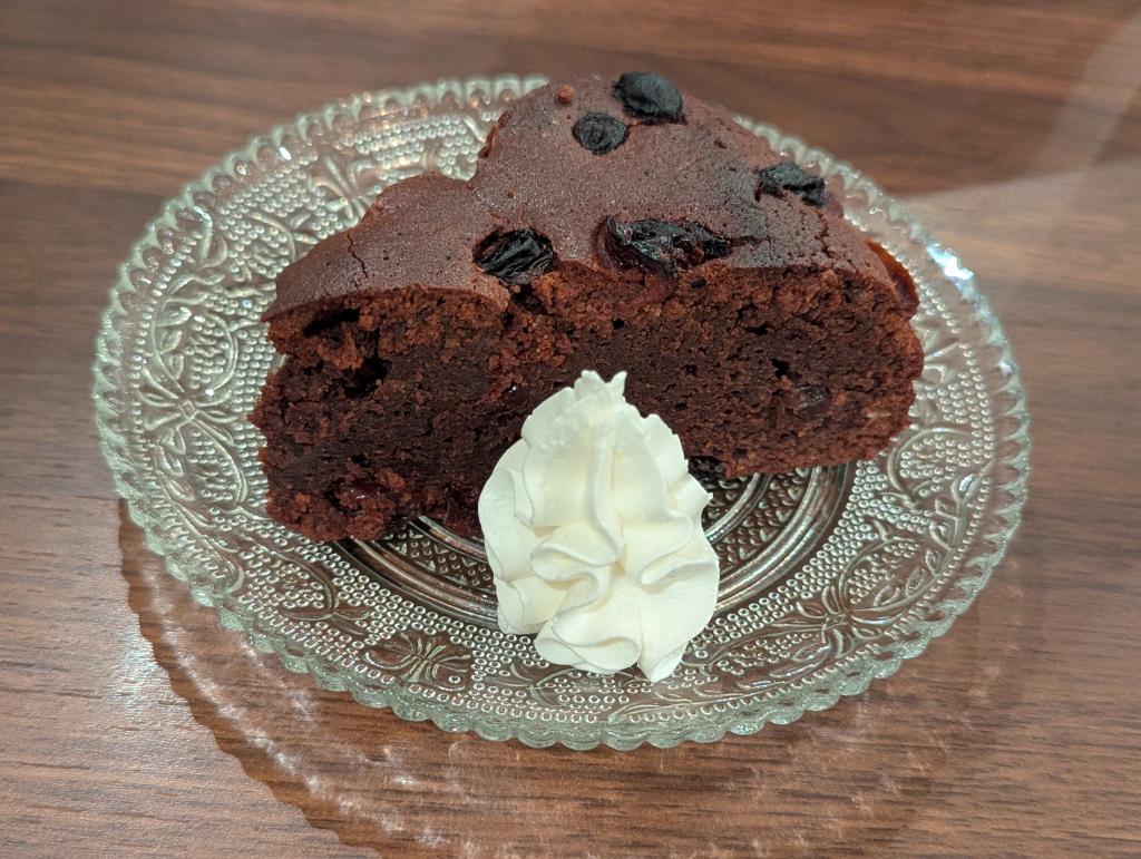 ラム酒とドライフルーツのチョコケーキ
