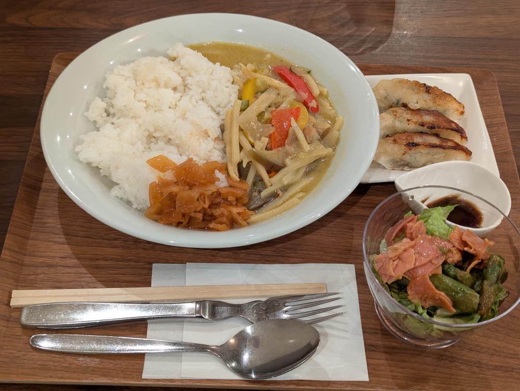グリーンカレーと餃子