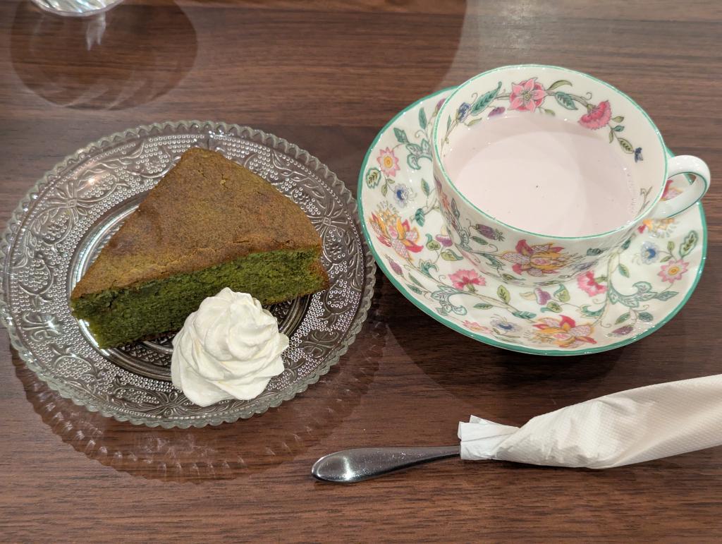 抹茶ケーキ＆黒豆ミルクティー