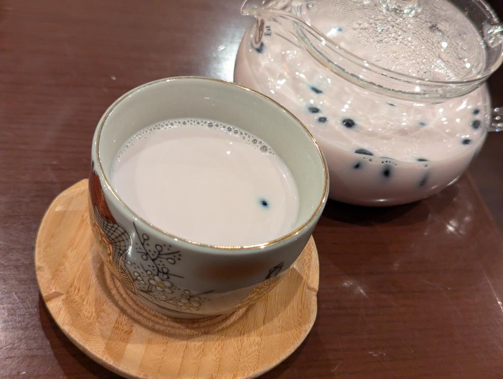 黒豆茶ミルクティー(黒蜜あんこ入り)