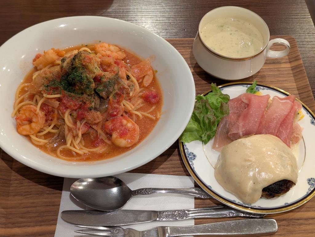 ブロッコリーとエビのトマトパスタ