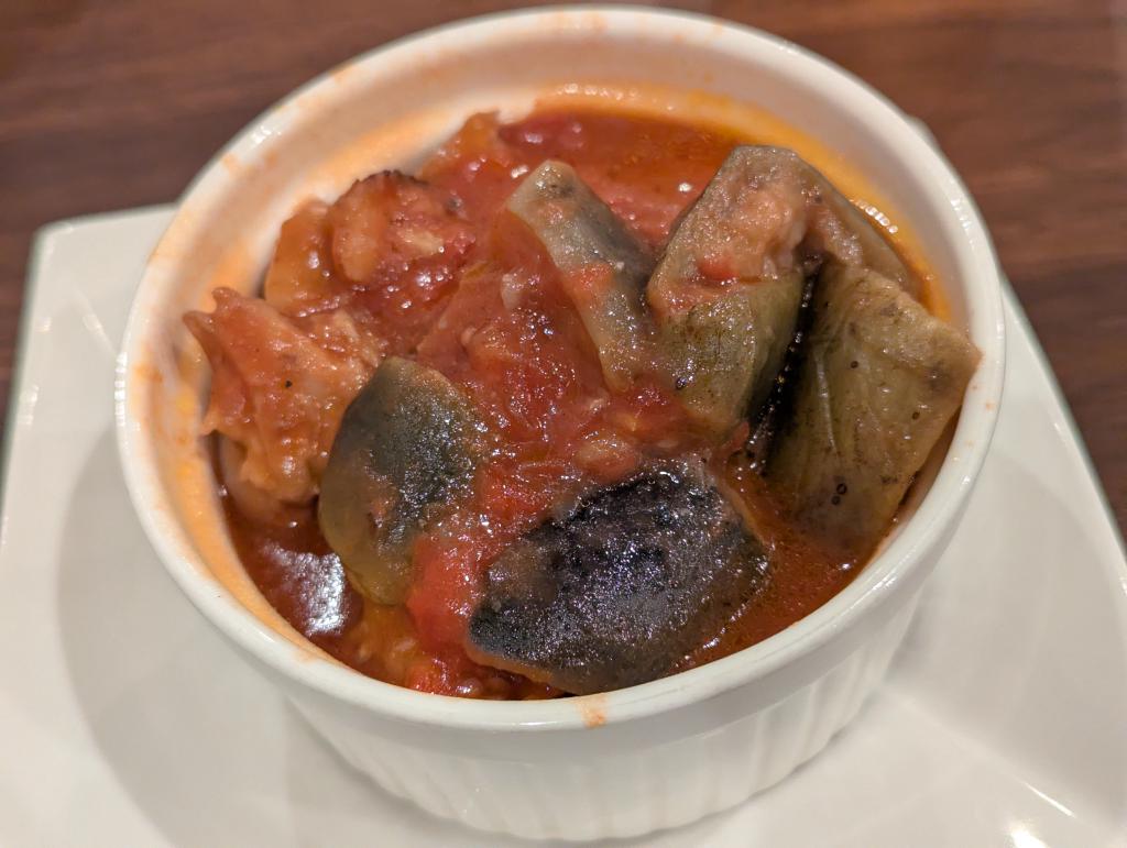 きまぐれおつまみ(鶏もも肉とナスのトマト煮込み)