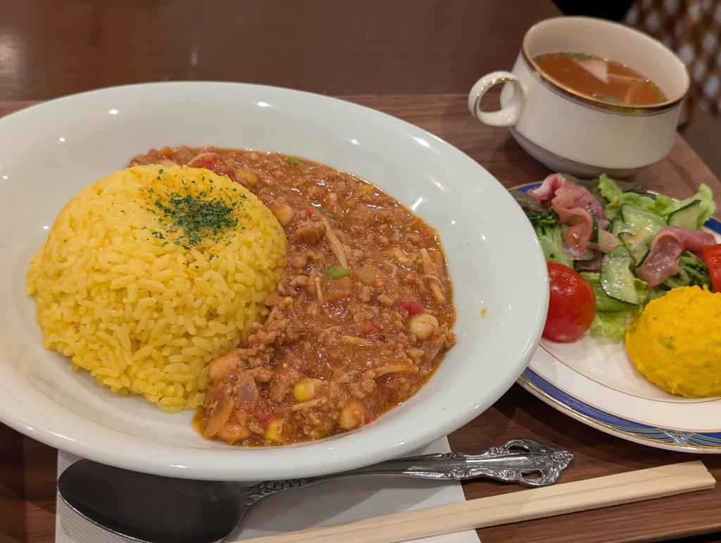 無水キーマカレー（ターメリックライスつき）