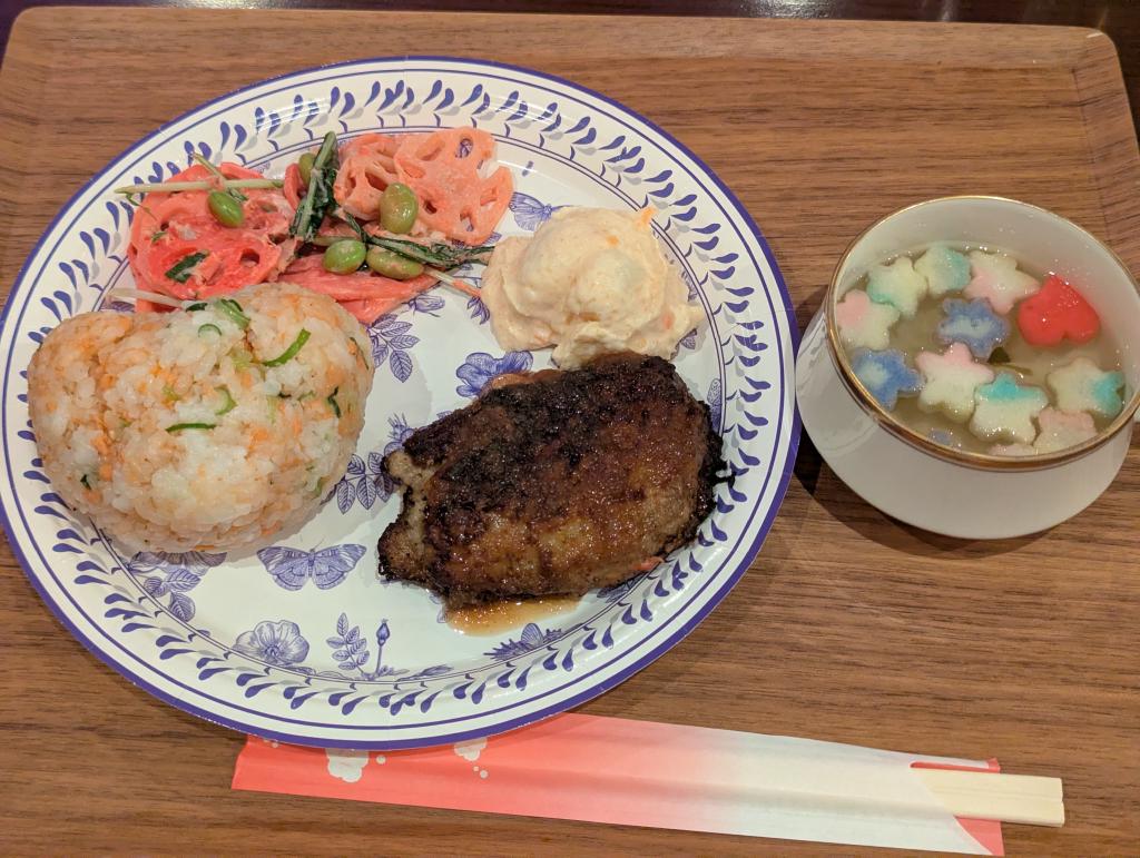 メイドがぎゅっ❤️と　おにぎりセット