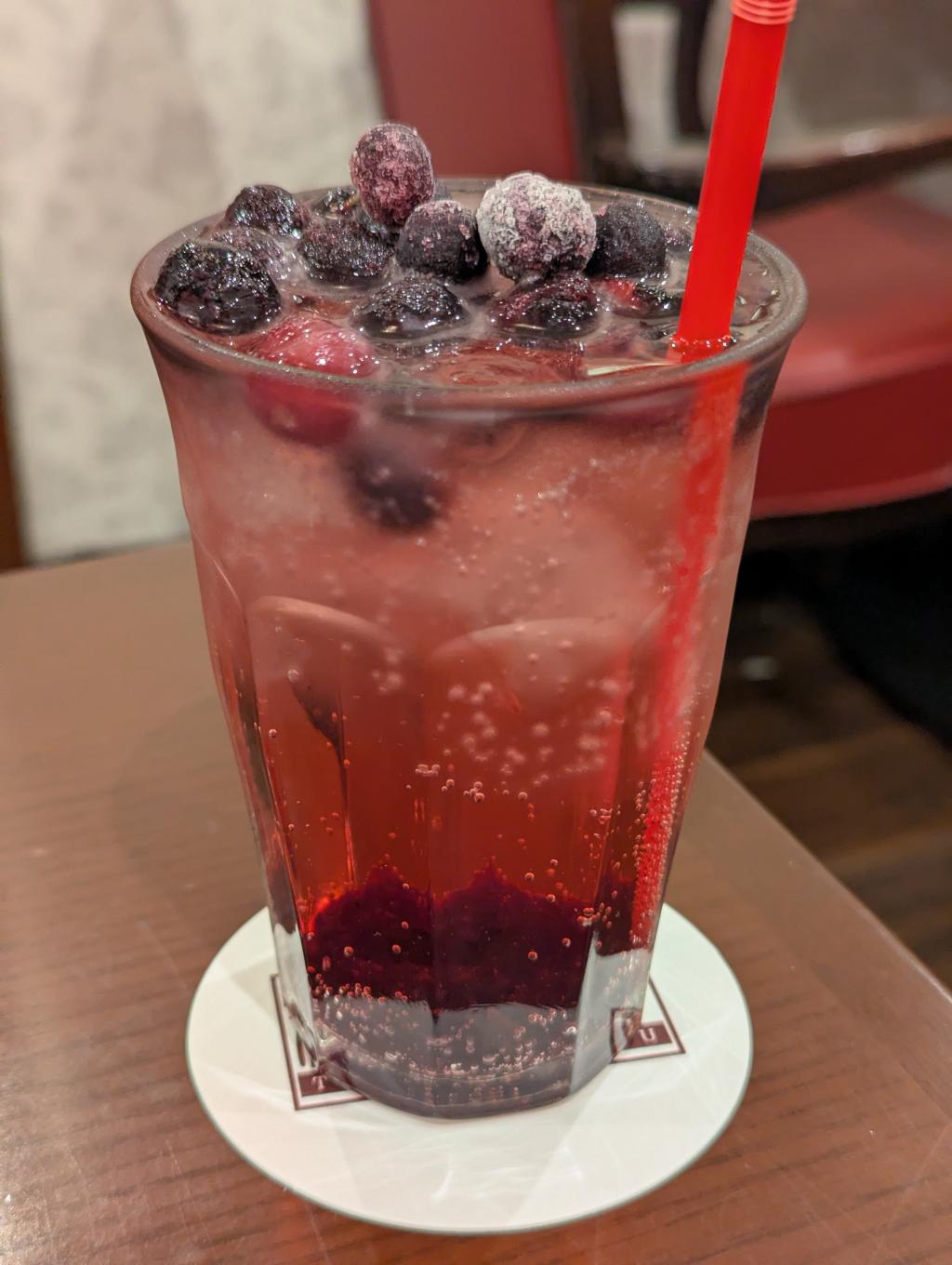 クランベリーラムネカクテル(ブルーベリー入り)