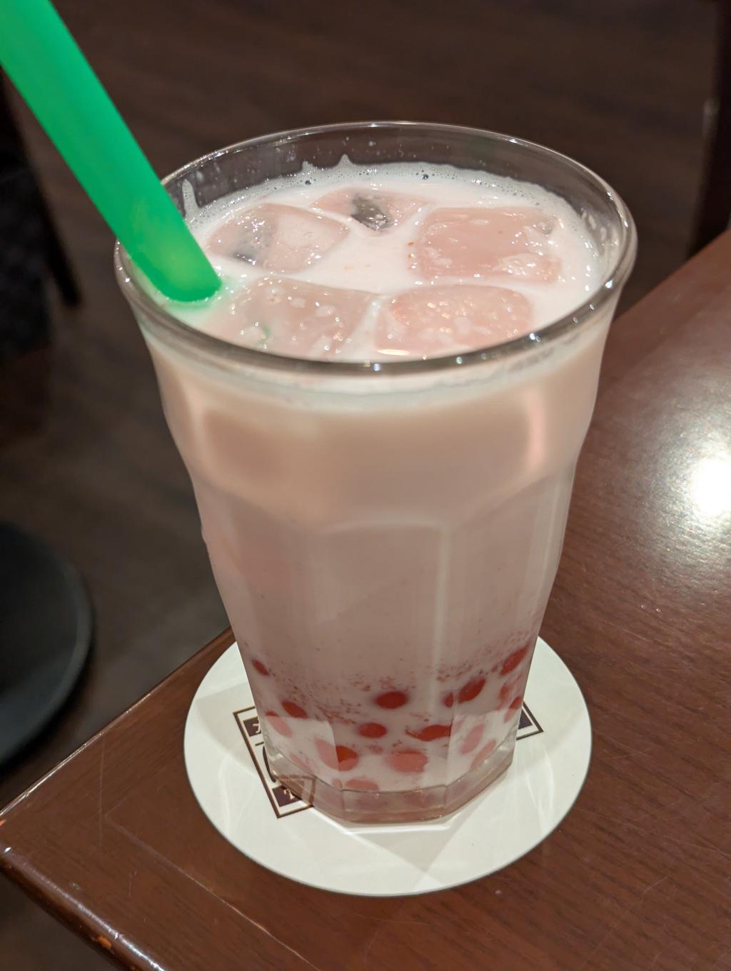 帰り道のいちごタピオカ