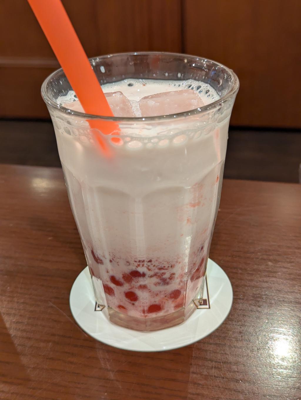 帰り道のいちごタピオカ