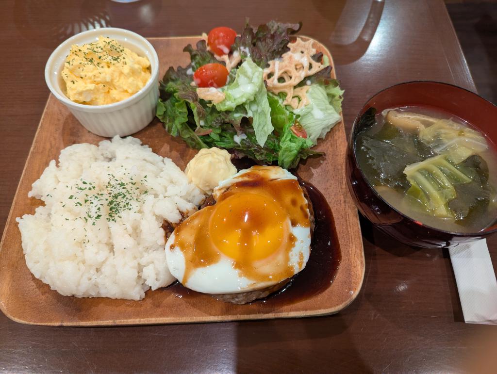 ハンバーグプレート味噌汁付き
