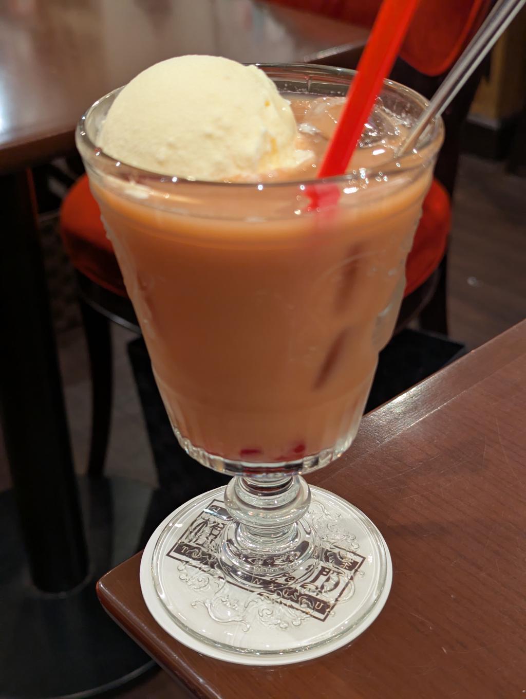 いちごカプチーノフロート載せ