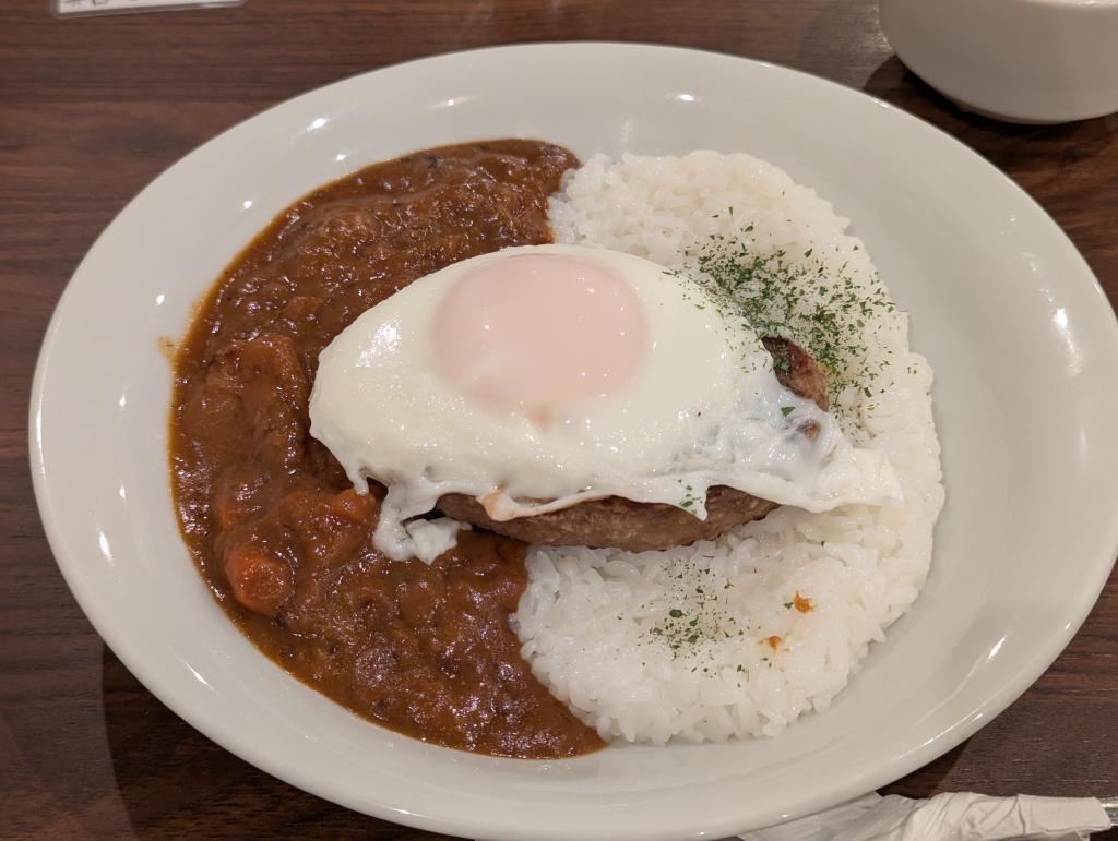 ハンバーグカレー目玉焼きトッピング