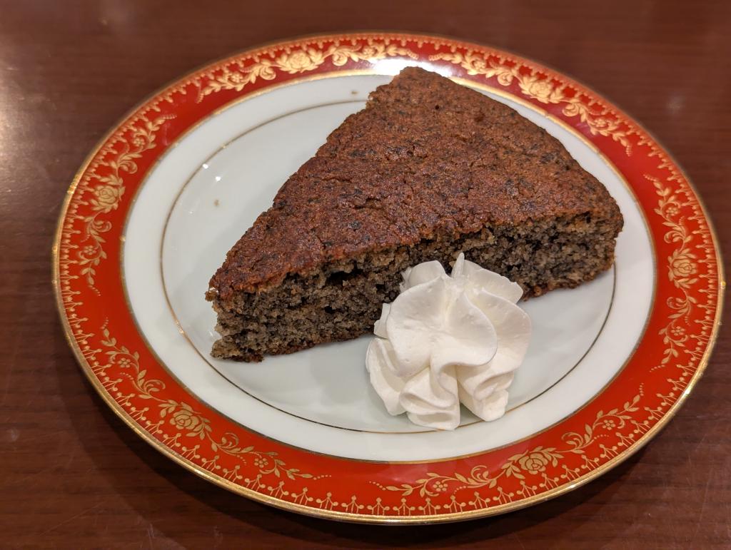 めいちゃんおめでとう!黒ゴマケーキ!!