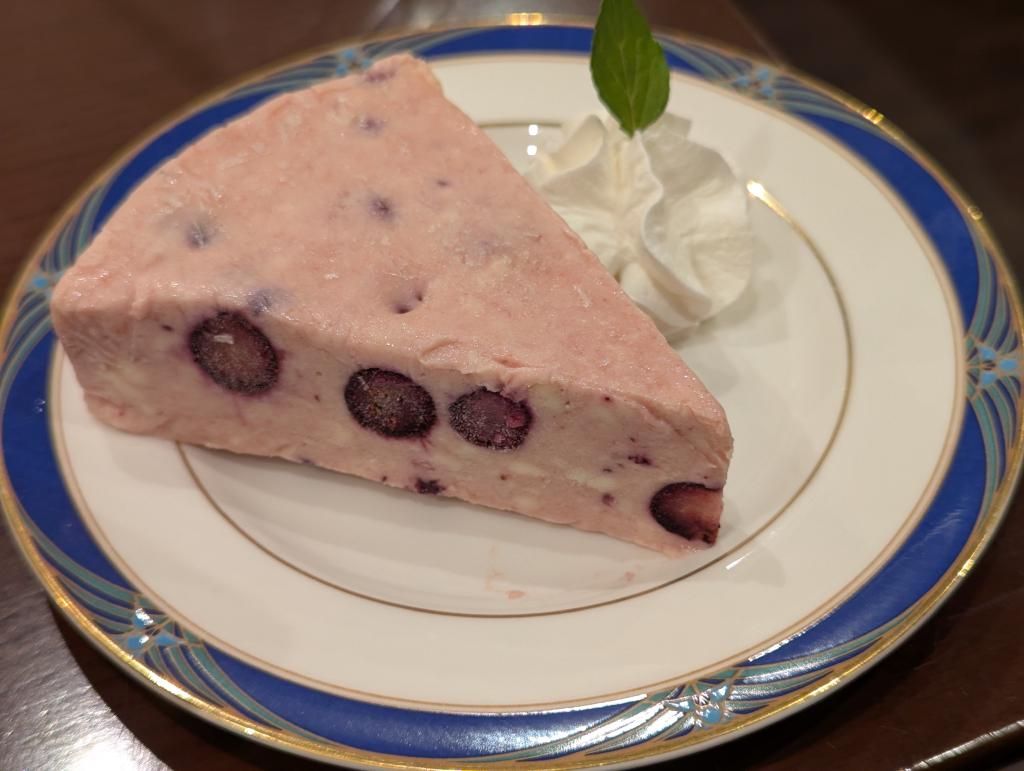 ベリーアイスケーキ