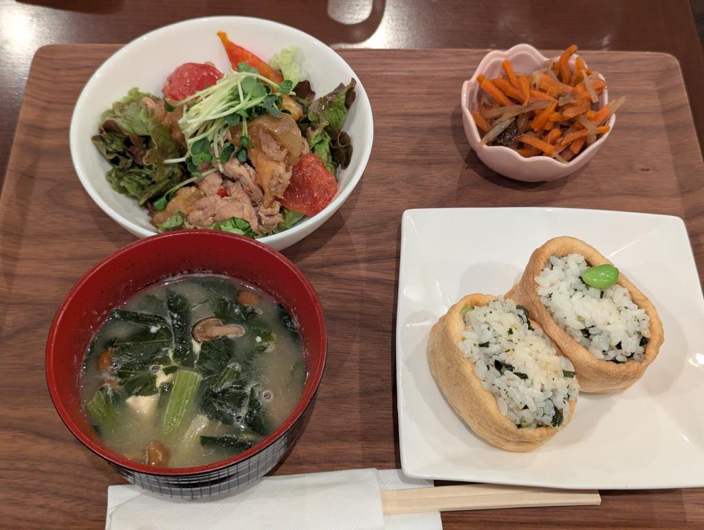 夏野菜と豚肉のおいなりさん定食